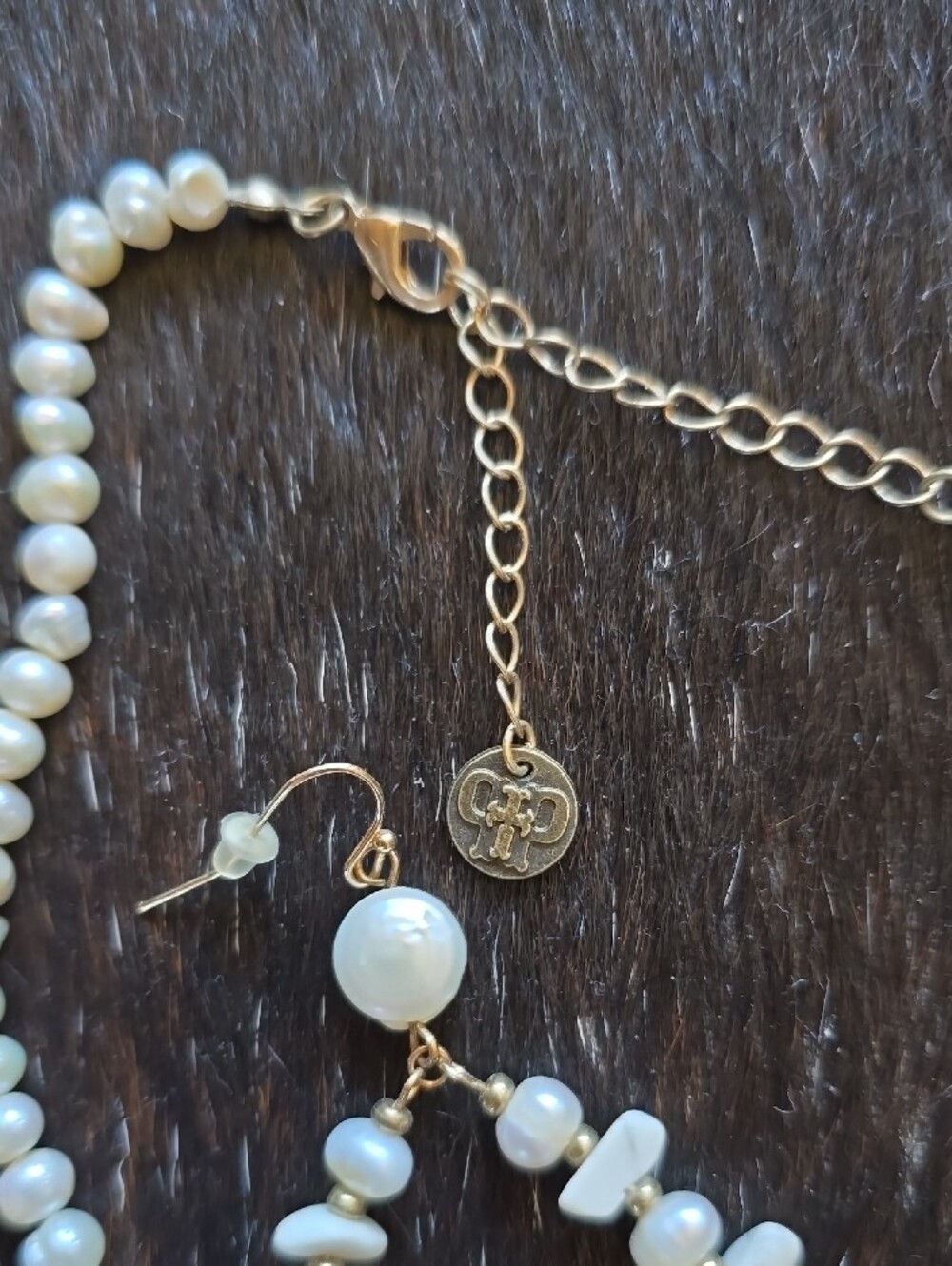 Gold-Accented White Pearl Necklace and Teardrop Earrings Set - Picture 2 of 3